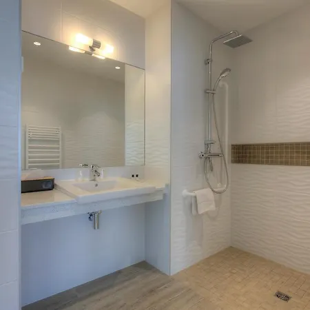 - Le Grand רונס-לה-באן