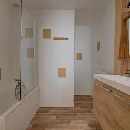 - Le Grand מלון רונס-לה-באן