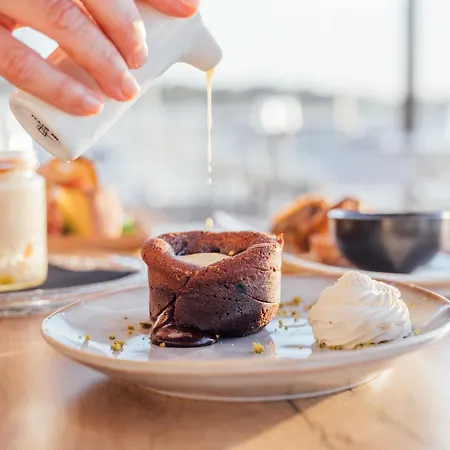 - Le Grand מלון רונס-לה-באן