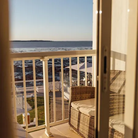 - Le Grand Hotel