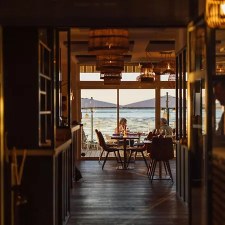 - Le Grand Hotel