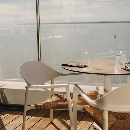 מלון - Le Grand רונס-לה-באן