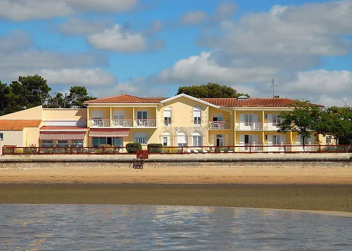 - Le Grand 3* Ronce-les-Bains